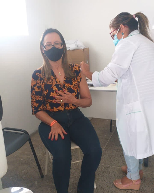 Imagem da Notícia Dona Ana recebe a primeira dose da Vacina contra a COVID